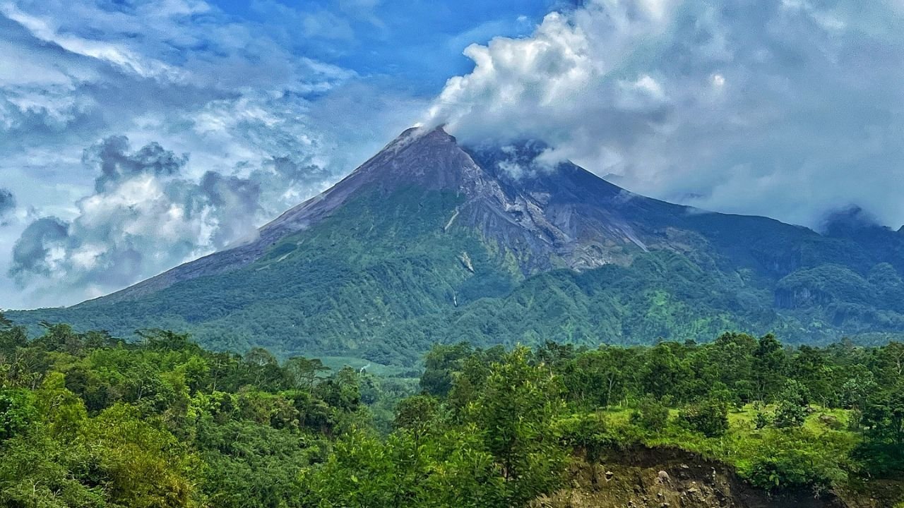 Menikmati Wisata Pegunungan dengan Budaya yang Menawan